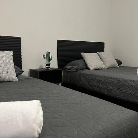 Hotel Tia Flora Леон Екстериор снимка