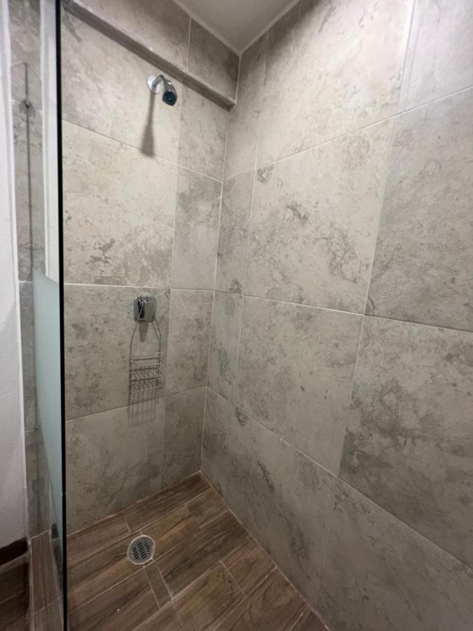 Hotel Tia Flora Леон Екстериор снимка