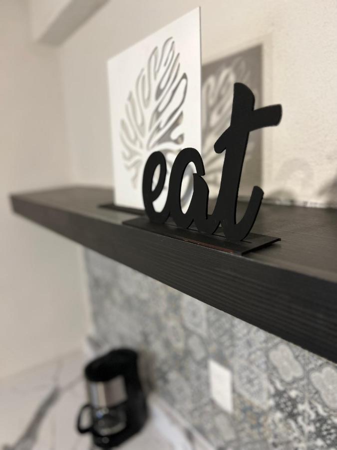 Hotel Tia Flora Леон Екстериор снимка