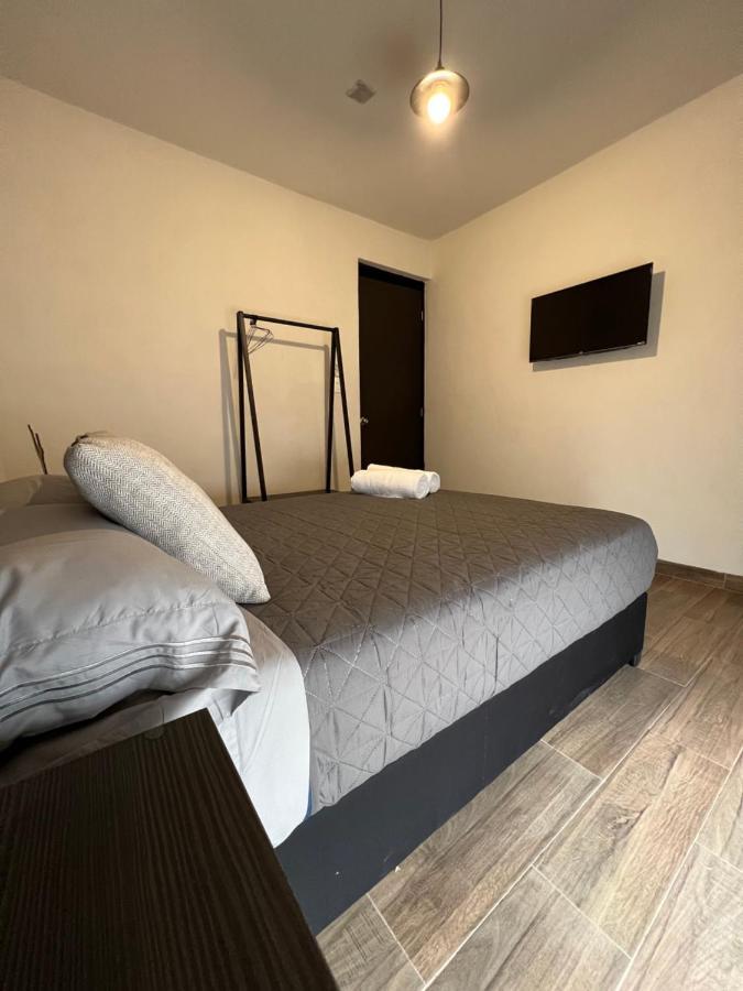 Hotel Tia Flora Леон Екстериор снимка