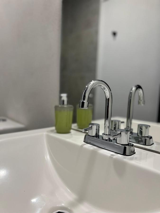 Hotel Tia Flora Леон Екстериор снимка