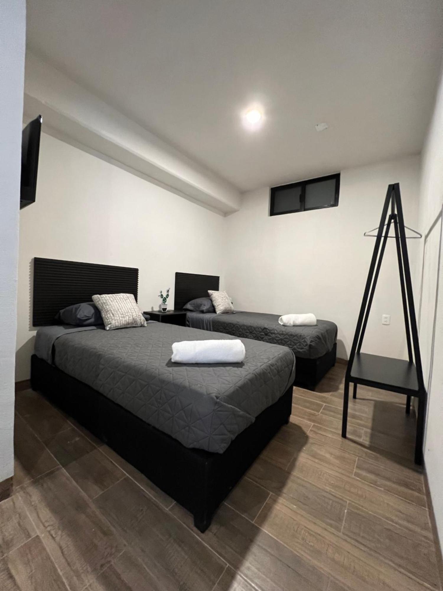 Hotel Tia Flora Леон Екстериор снимка