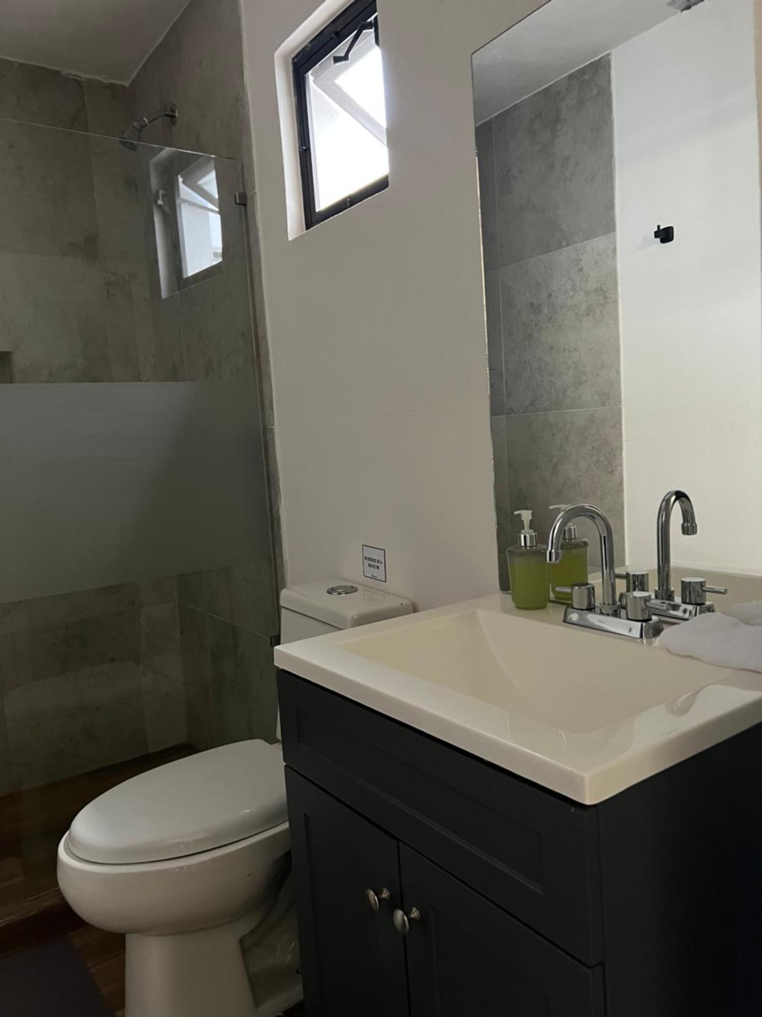 Hotel Tia Flora Леон Екстериор снимка