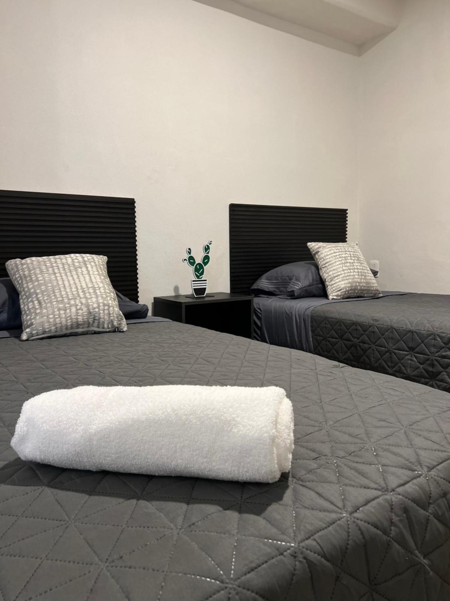 Hotel Tia Flora Леон Екстериор снимка